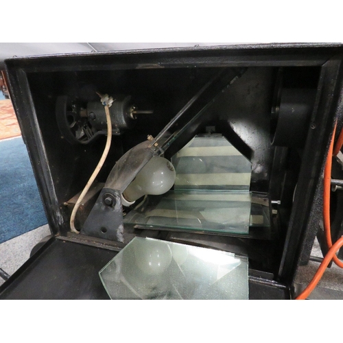 354 - WW2 AIR MINISTRY EPIDIASCOPE, used for showing instructional slides to pilots and crew