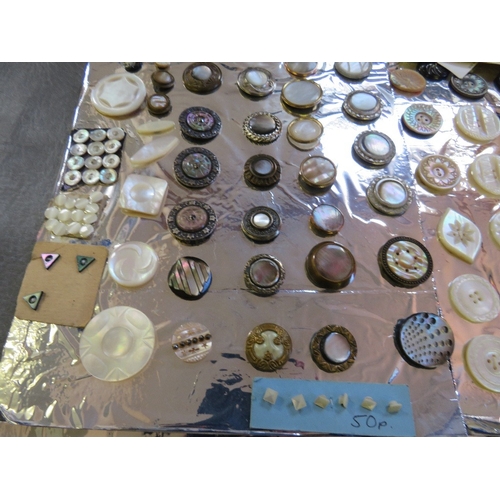 540 - A COLLECTION OF VINTAGE BUTTONS ON ORIGINAL SALES CARDS ETC., various styles and designs etc., appro... 