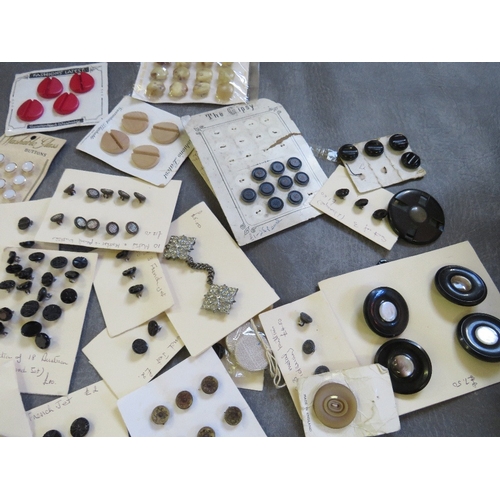 540 - A COLLECTION OF VINTAGE BUTTONS ON ORIGINAL SALES CARDS ETC., various styles and designs etc., appro... 