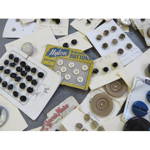 540 - A COLLECTION OF VINTAGE BUTTONS ON ORIGINAL SALES CARDS ETC., various styles and designs etc., appro... 