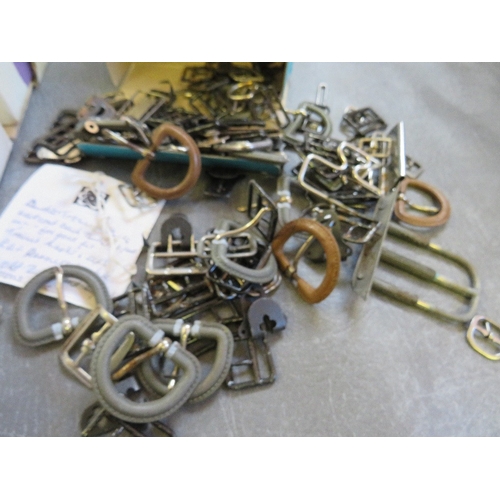 541 - AN EXTENSIVE COLLECTION OF ASSORTED VINTAGE BUCKLES AND CLOTHING ACCESSORIES, to include retro lucit... 