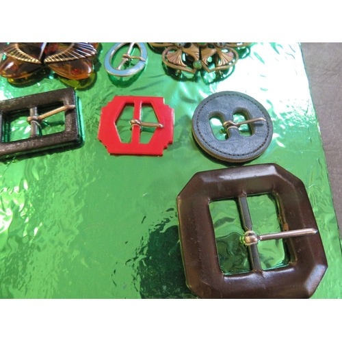 542 - A SMALL SELECTION OF VINTAGE BUCKLES AND CLIPS, to include jet, mother of pearl, diamante and Art De... 