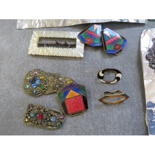 542 - A SMALL SELECTION OF VINTAGE BUCKLES AND CLIPS, to include jet, mother of pearl, diamante and Art De... 