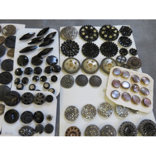 543 - A TIN CONTAINING A COLLECTION OF ASSORTED CARDED VINTAGE BUTTONS, to include mainly jet and mother o... 