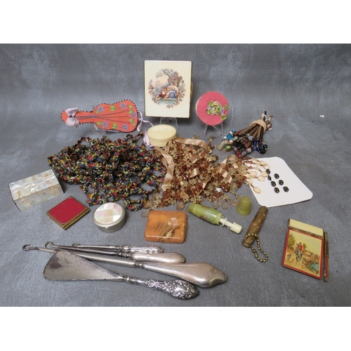 528 - A PARCEL LOT, TO INCLUDE A COLLECTION OF ASSORTED VINTAGE SEWING ACCESSORIES, bobbins, fabric embell... 