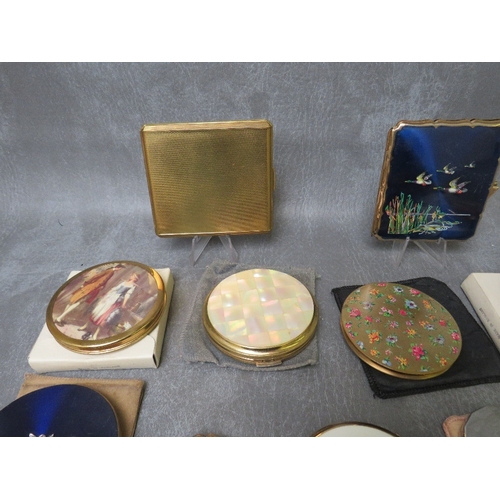 573 - A COLLECTION OF SEVENTEEN VINTAGE POWDER COMPACTS ETC., varying designs and periods, examples includ... 