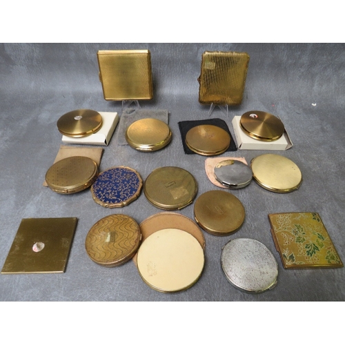 573 - A COLLECTION OF SEVENTEEN VINTAGE POWDER COMPACTS ETC., varying designs and periods, examples includ... 