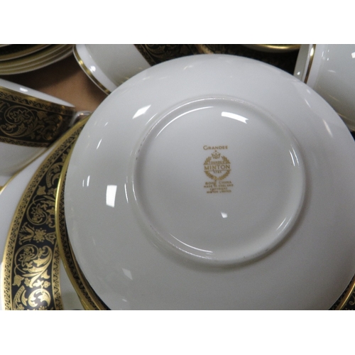 84 - A Minton dinner set - grande