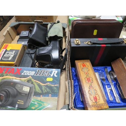 89 - A tray of camera equipment together with a tray of sundries (2)