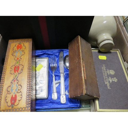 89 - A tray of camera equipment together with a tray of sundries (2)