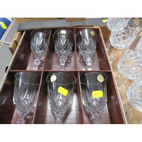 91 - A tray of crystal and glass to include 6 Babycham glasses