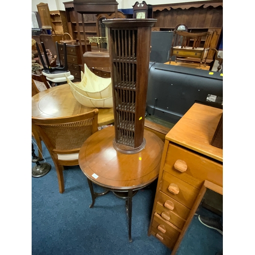 812 - An Edwardian circular occasional table and a modern CD holder. (2)