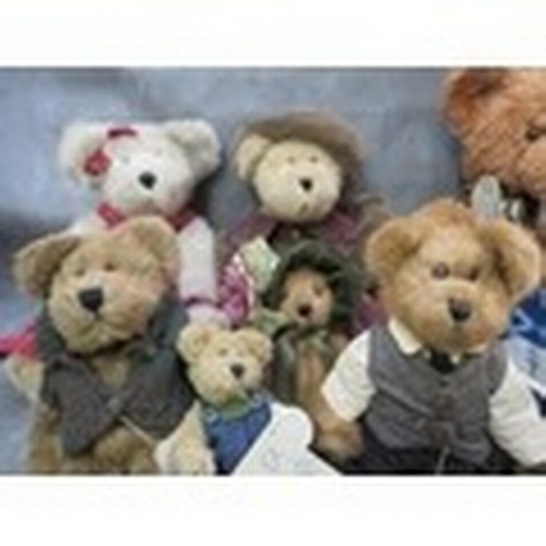 334 - A COLLECTION OF VINTAGE BOYD COLLECTORS BEARS, varying sizes to include Granny B.Bear, Nadia Berrima... 