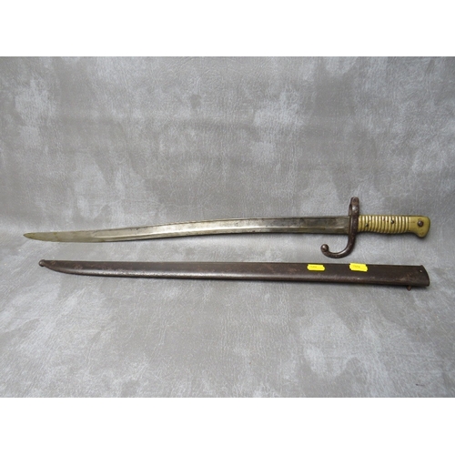 8 - A FRENCH 19TH CENTURY CHASSPOT BAYONET, with brass grip, in steel scabbard, L 71 cm