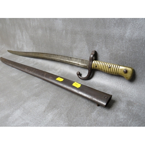 8 - A FRENCH 19TH CENTURY CHASSPOT BAYONET, with brass grip, in steel scabbard, L 71 cm