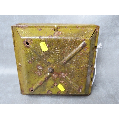 84 - A RUSSIAN WW2 1940 TM35 ANTI-TANK MINE (INERT), square green painted sheet metal