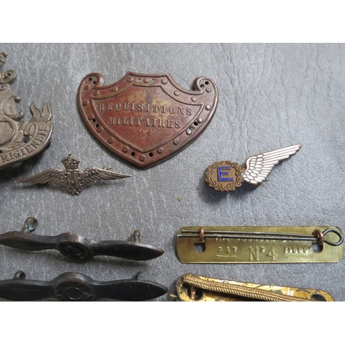 172 - A QUANTITY OF MISCELLANEOUS BADGES, to include Australia R.A.F. cap and w prop badges, a Victorian C... 