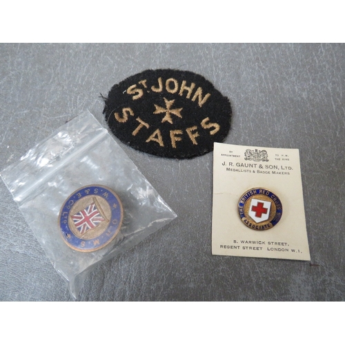 214 - A WWI WALSALL SLIPWAY AND ENGINEERING Co. ENAMEL WAR SERVICE BADGE AND SHARE CERTIFICATE, along with... 