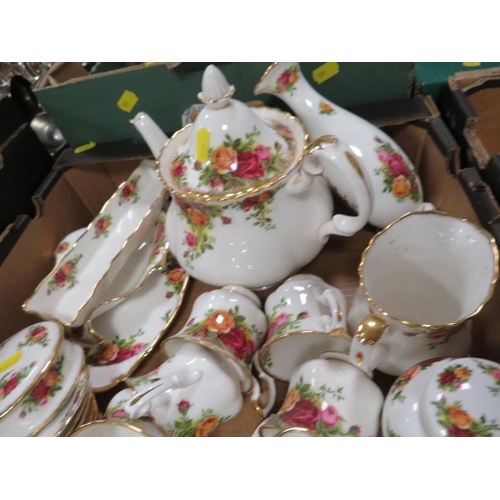 108 - A tray of Royal Albert and other Old Country Roses style ceramics to include a teapot etc