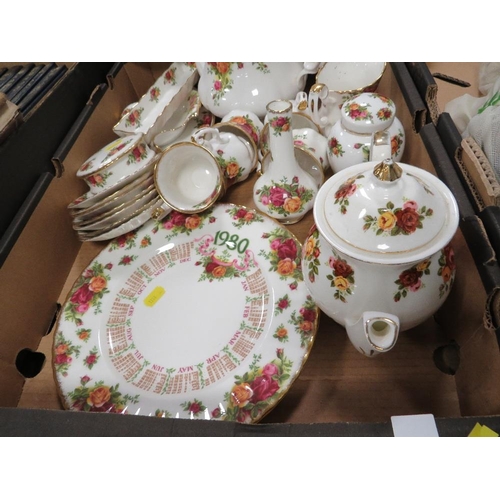 108 - A tray of Royal Albert and other Old Country Roses style ceramics to include a teapot etc