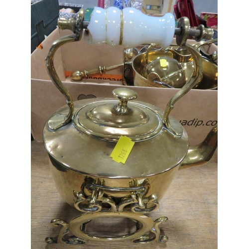 116 - A tray of assorted metal ware to include brass spirit kettle, jam pan etc