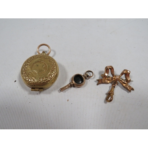 416 - An antique pocket watch key, sovereign case etc