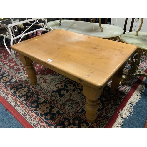 777 - A honey pine coffee table and a pine bedside chest. (2)