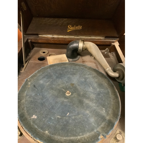 806 - A vintage oak Dulcetto cased gramophone