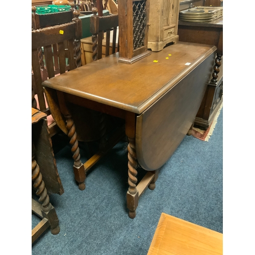 816 - An oak barley twist drop leaf table