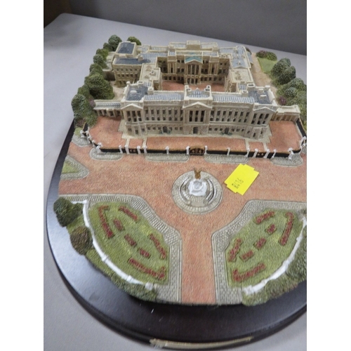 321 - A Heritage collection model of Buckingham Palace in original box