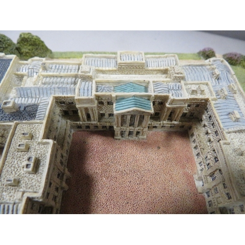 321 - A Heritage collection model of Buckingham Palace in original box