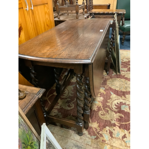 826 - A vintage oak barleytwist drop leaf table