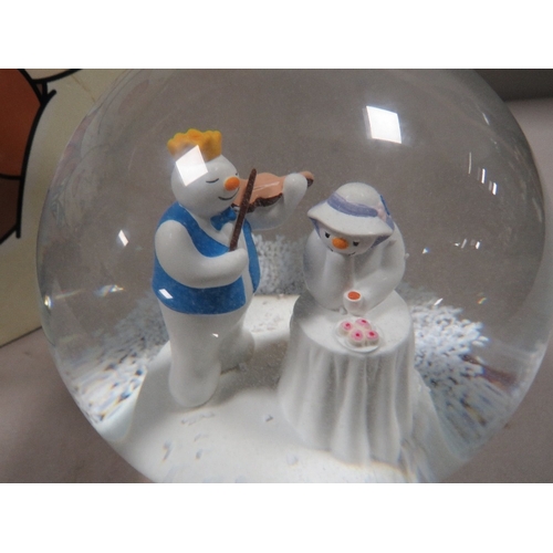 370 - A boxed Coalport Snowman snowglobe