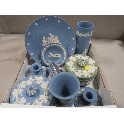 409 - A tray of assorted Wedgwood jasperware to include a sleeve vase