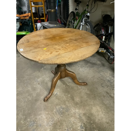 840 - A Georgian Oak tilt top pedestal table. A/F