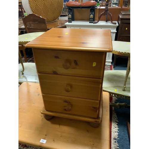 777 - A honey pine coffee table and a pine bedside chest. (2)