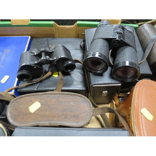 154 - A tray of assorted binoculars etc