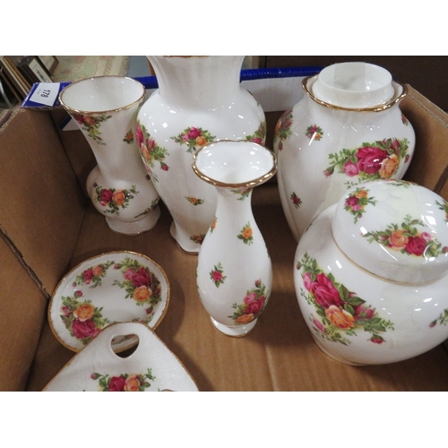 178 - A tray of Royal Albert Old Country Roses to include vases etc