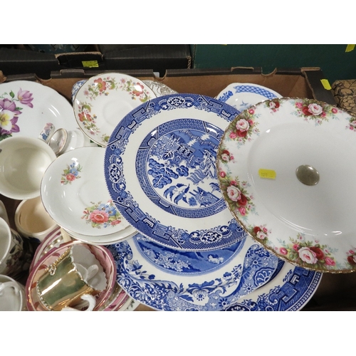 191 - Four trays of assorted ceramics and collectables to include a mottled glass lampshade