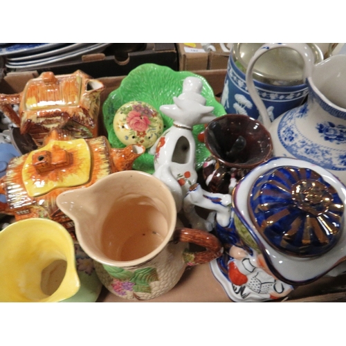 191 - Four trays of assorted ceramics and collectables to include a mottled glass lampshade