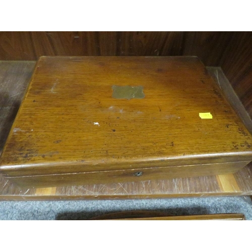 230 - A collection of treen to include a wooden propeller central section, twin handled serving tray etc