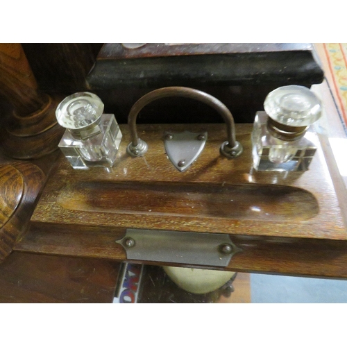 280 - A small collection of treen to include a twin inkwell desk stand