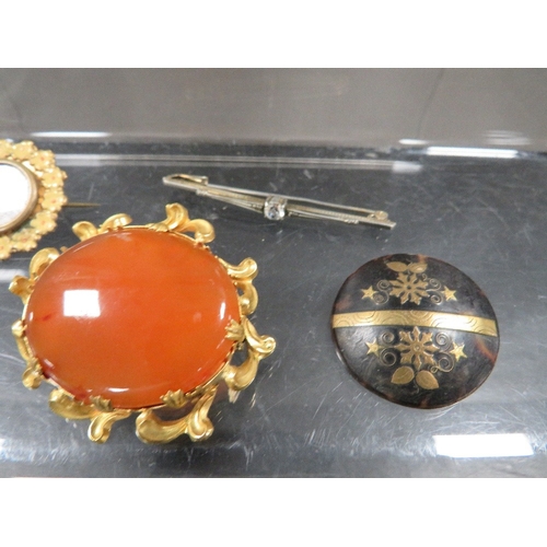 362 - A Victorian pique locket and brooch, along with three other Victorian brooches, some A/F (5)