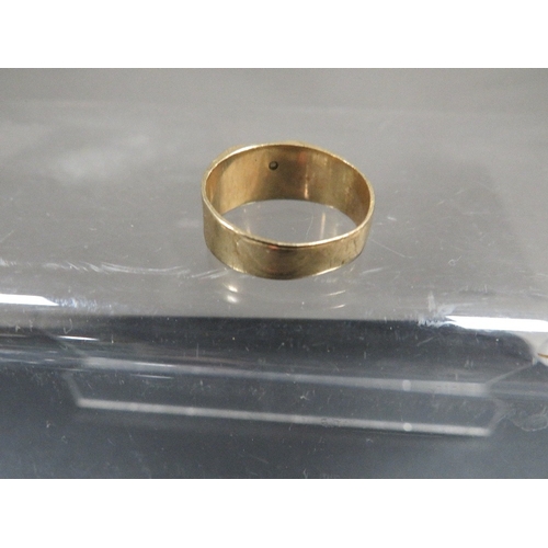 370 - A hallmarked 9 carat gold ring approx weight 4.3g