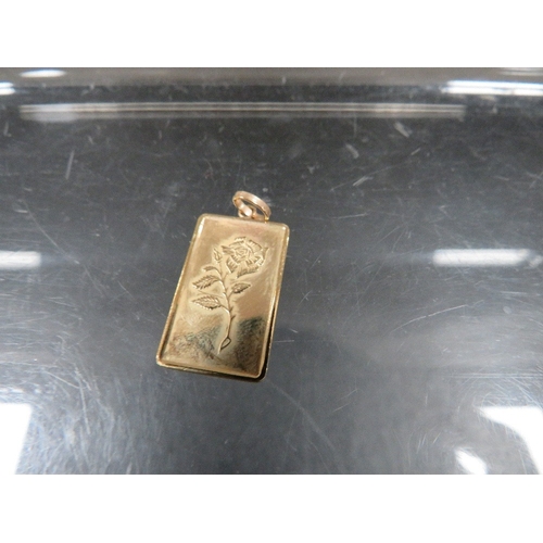 376 - A hallmarked 9 carat gold pendant approx weight 2.1g