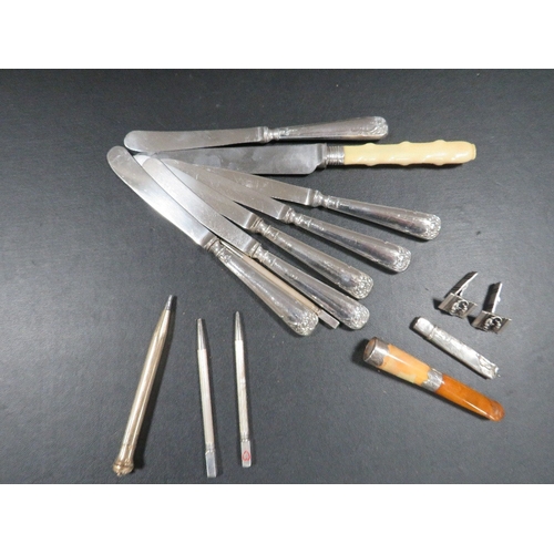 389 - A tray of hallmarked silver or part hallmarked items to include a gold filled propelling pencil