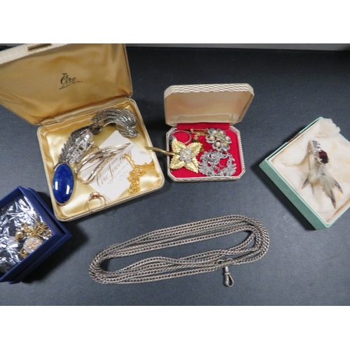 391 - A tray of assorted costume jewellery to include marcasite and Swarovski