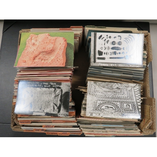 432 - A tray of vintage postcards