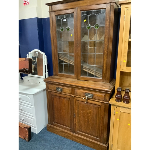 714 - An antique oak leaded bookcase W 106 cm. S/D