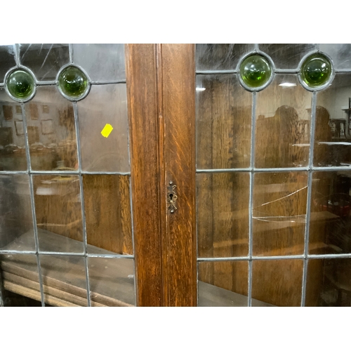 714 - An antique oak leaded bookcase W 106 cm. S/D